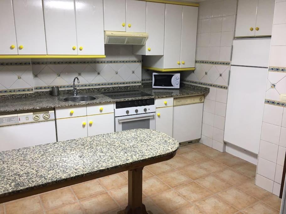Paraguas Guesthouse Oviedo Bagian luar foto