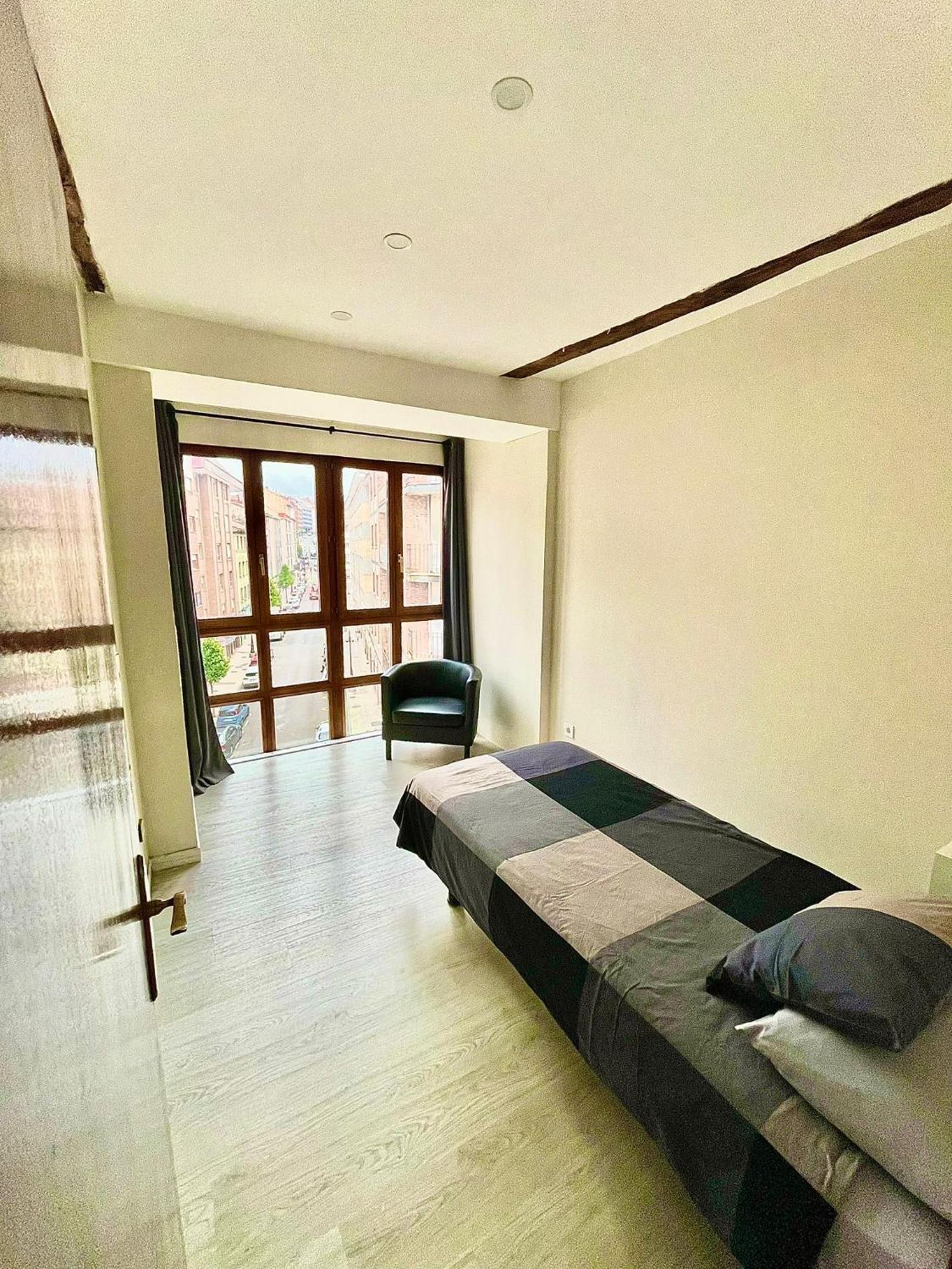 Paraguas Guesthouse Oviedo Bagian luar foto